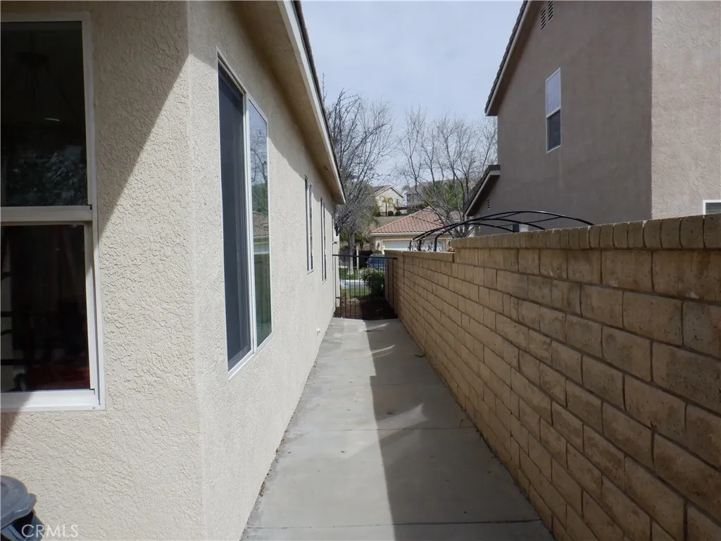 28348 Millbrook Place, Castaic, California 91384 home-pic-3